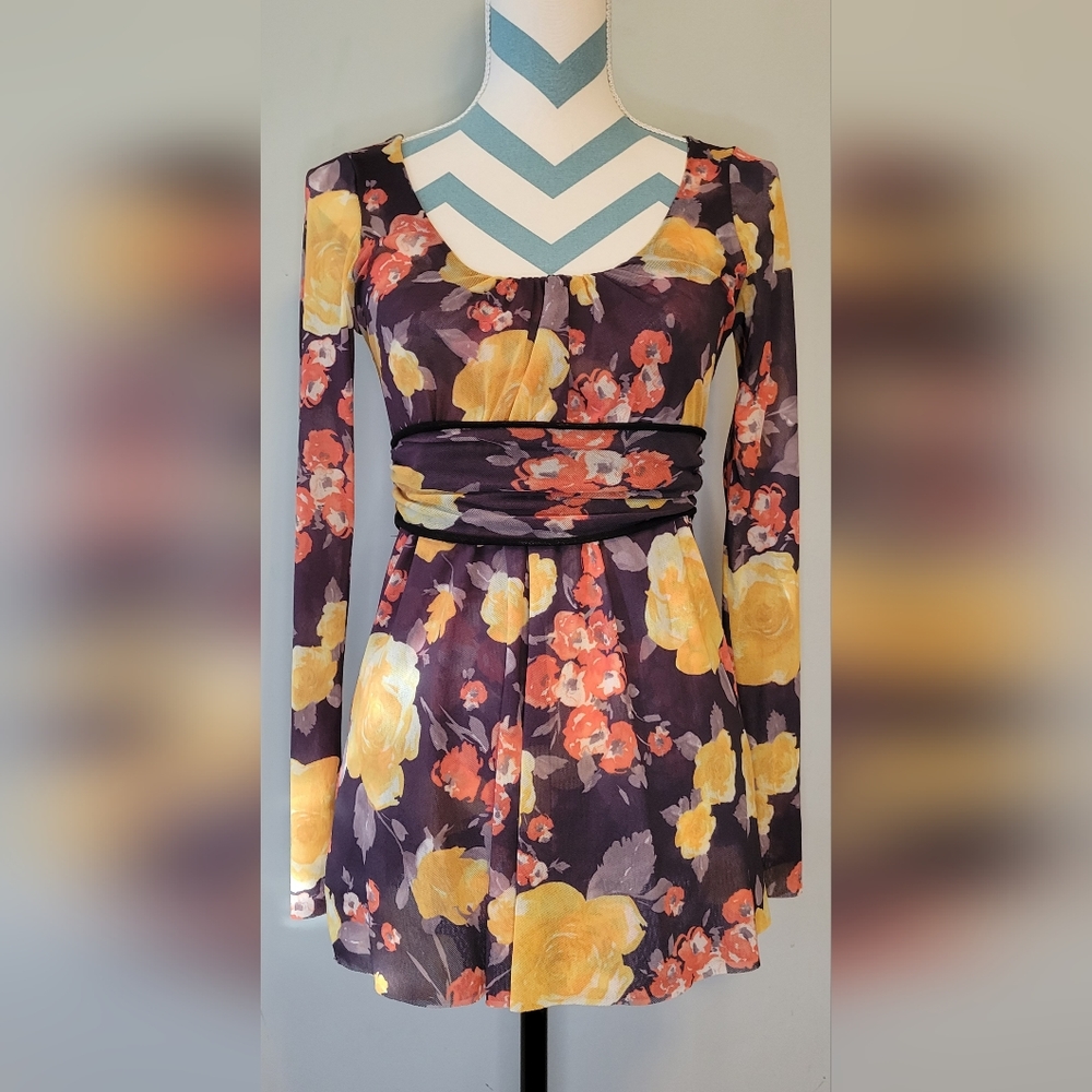 Daisy & Clover Semi-Sheer Floral Long Sleeve Size M